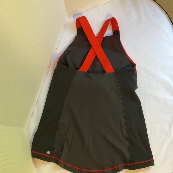 Lululemon spin it to win it tank top. Red and black. Size 8 - Picture 4 of 11